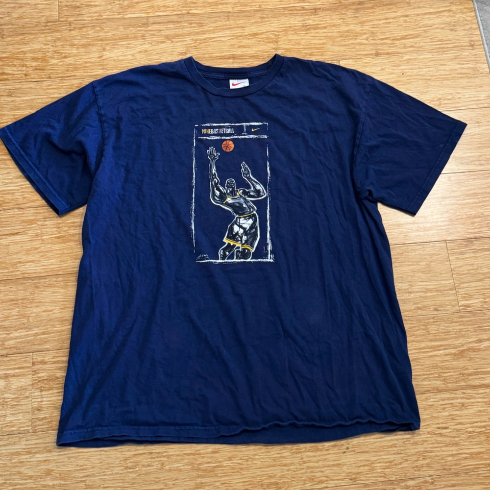 Vintage Nike basketball blue slam dunk graphic t-shirt